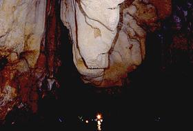 Cave.jpg (8886 Byte)