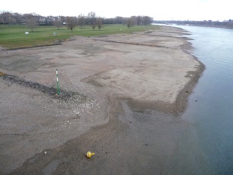 Niedrigwasser am Rhein